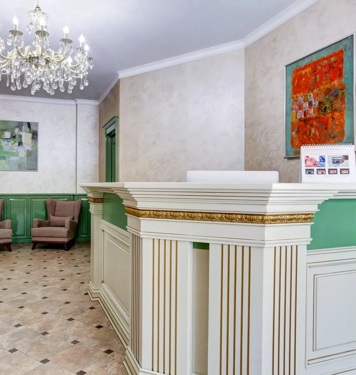 Стойка администратора в холле клиники